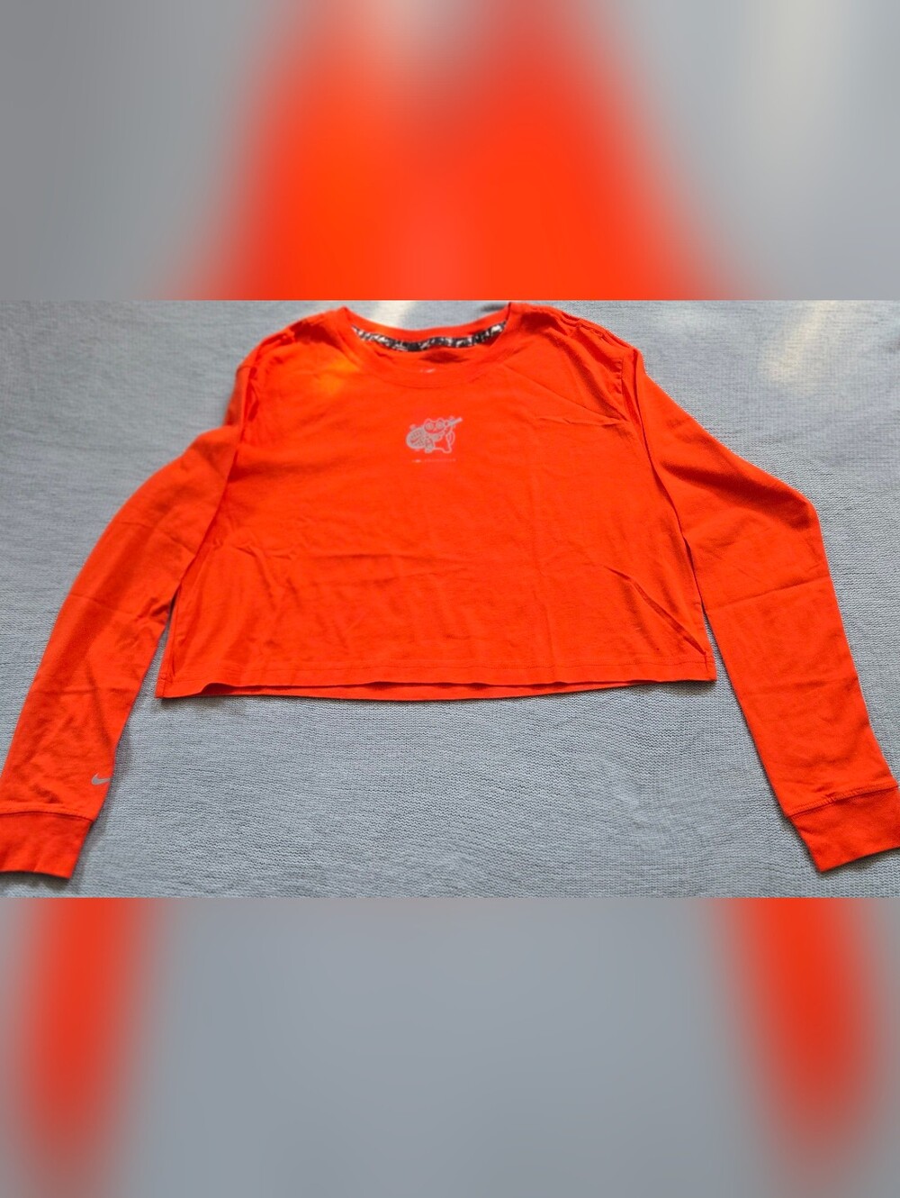 Nike Cropped Long-Sleeve Shirt.